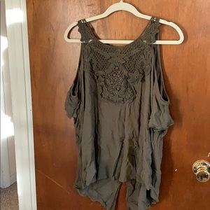 Open shoulder short sleeved top.